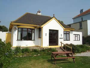 Self catering breaks at Ocean Retreat in Praa Sands, Cornwall